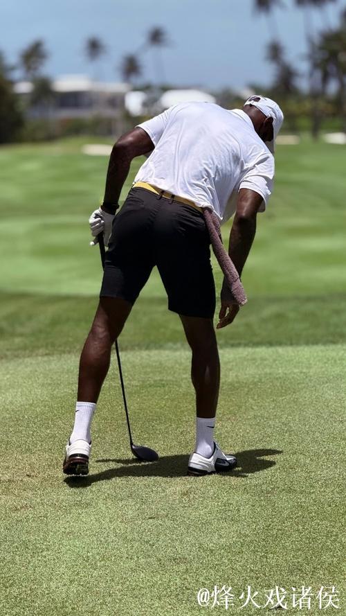 詹姆斯赛前对阵太阳,高尔夫动作引热议,有趣又上瘾 詹姆斯赛前对阵太阳,高尔夫动作引热议,有趣又上瘾