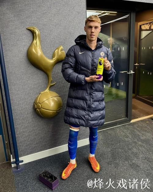 帕尔默社媒晒捧杯照片:用胜利回应质疑 帕尔默社媒晒捧杯照片:用胜利回应质疑