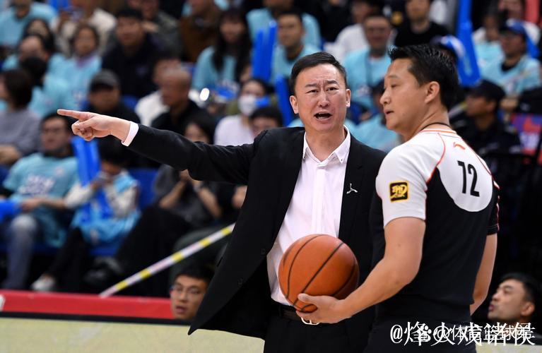 青岛男篮主场力克四川迎新赛季两连胜，主帅刘维伟赛后提醒队员保持专注